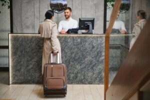 ¿Puedo demandar a un hotel si me lesiono allí?