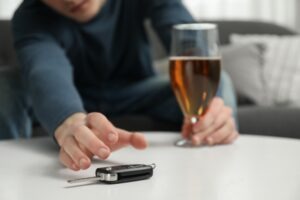 ¿Puedo demandar a un conductor ebrio que me atropelló?